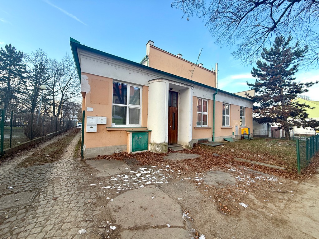 PODNÁJEM SVĚTLÉ A ÚTULNÉ KANCELÁŘE O CP CCA 12 M2, BRNO – ŽIDENICE