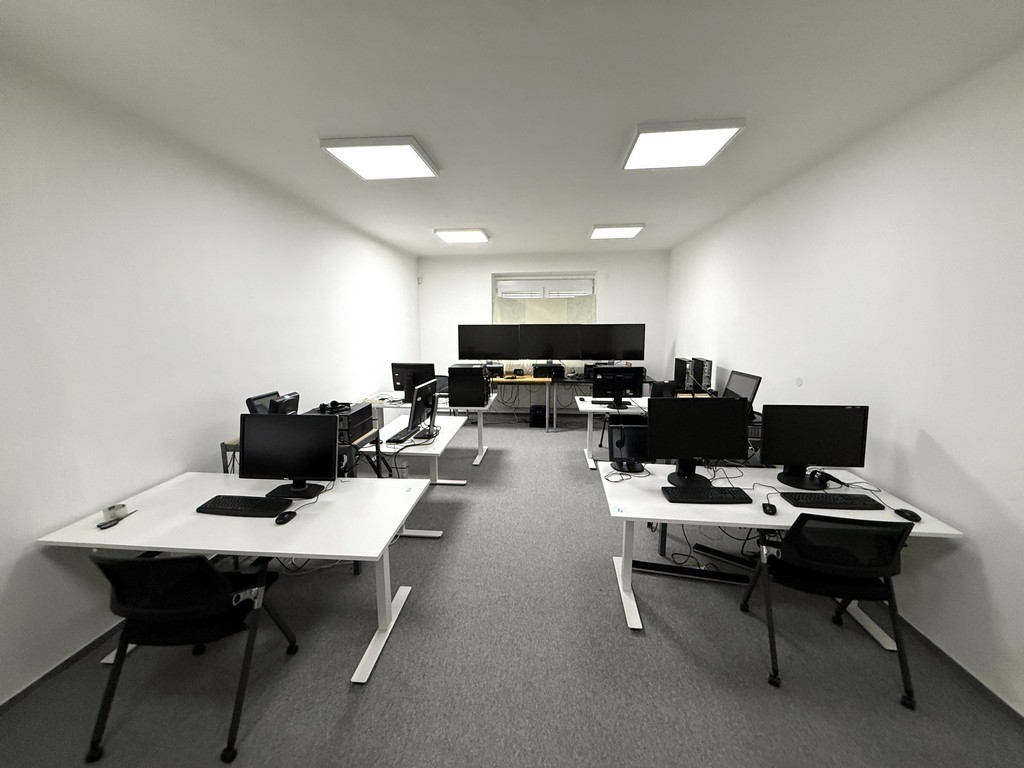 PODNÁJEM PROSTORNÉ KANCELÁŘE O CP CCA 38 M2, BRNO – ŽIDENICE
