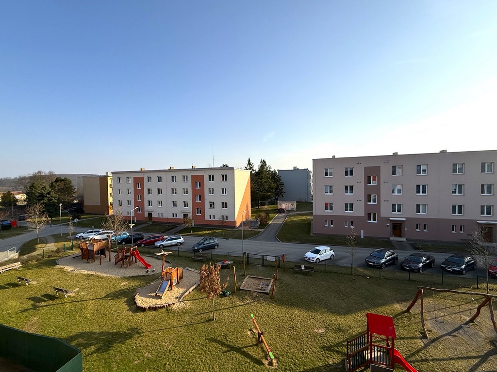 NABÍDKA PRONÁJMU PROSTORNÉHO BYTU 3+1 S VELKOU TERASOU, KLIMATIZACÍ V IVANČICÍCH U BRNA