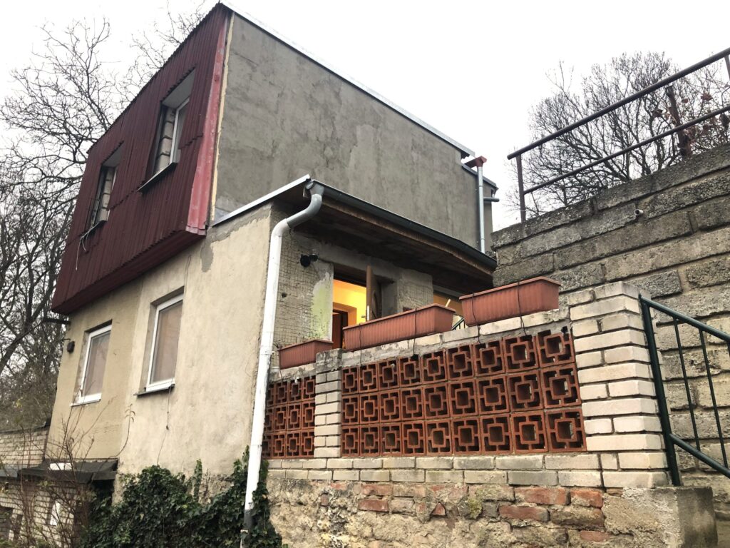 PRODEJ RODINNÉHO DOMU 2+kk SE ZAHRADOU A SKLÍPKEM V OBCI HRADČOVICE, OKRES UHERSKÉ HRADIŠTĚ