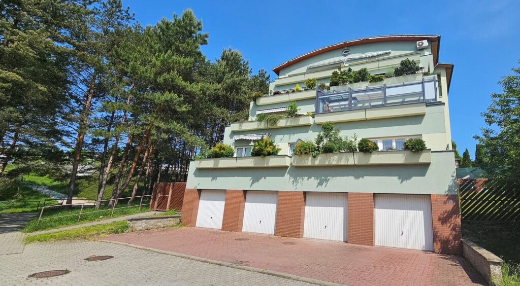 NABÍDKA PRONÁJMU BYTU 2+KK S BALKÓNEM A VELKOU TERASOU O CP cca 66,9M2, BRNO-BYSTRC