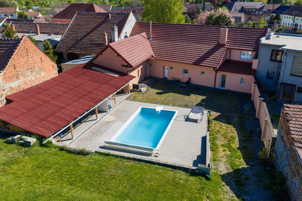 NABÍDKA PRODEJE PROSTORNÉHO RD 4+KK S VELKÝM POZEMKEM A S MOŽNOSTÍ PŘEBUDOVÁNÍ AŽ NA TŘI SAMOSTATNÉ BYTOVÉ JEDNOTKY, VÁŽANY U VYŠKOVA