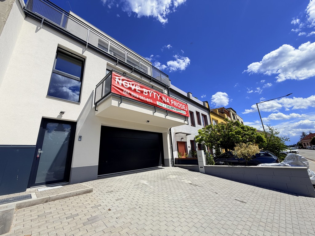 PRODEJ LUXUSNÍ NOVOSTAVBY BYTU 3+KK S TERASOU A ZAHRADOU V REZIDENCI ČESKÁ, OKRES BRNO – VENKOV