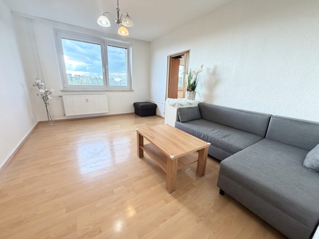 NABÍDKA PRODEJE PROSTORNÉHO BYTU 3+1 S BALKÓNEM, KOMOROU A SKLEPEM VE VYHLEDÁVANÉ LOKALITĚ BRNO–SLATINA